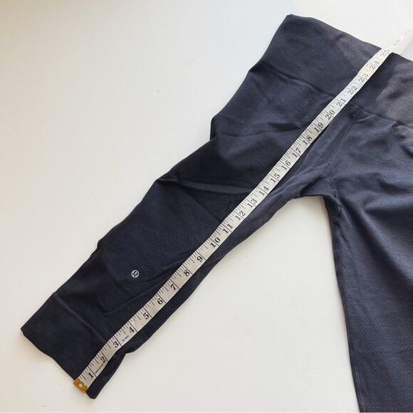 Lululemon Seamlessly Street Crop Leggings - Picture 6 of 8